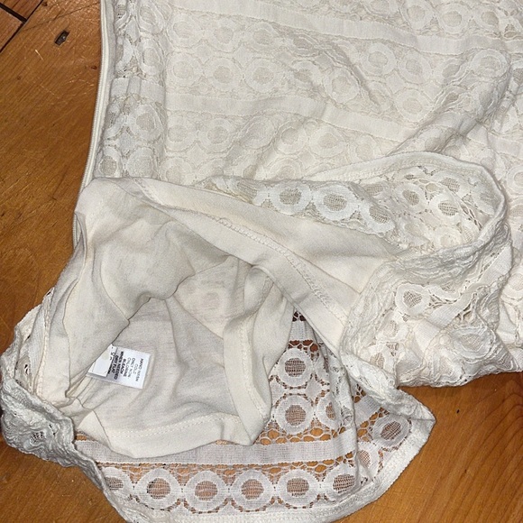 Banana Republic Off White Top Cap Sleeve Lace Lined side zip Cream Color Size 2 - Picture 4 of 9